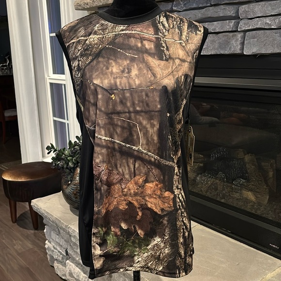 Mossy Oak Camo Print sleeveless muscle tank,lightweight,solid back,100 polyester - Picture 1 of 7